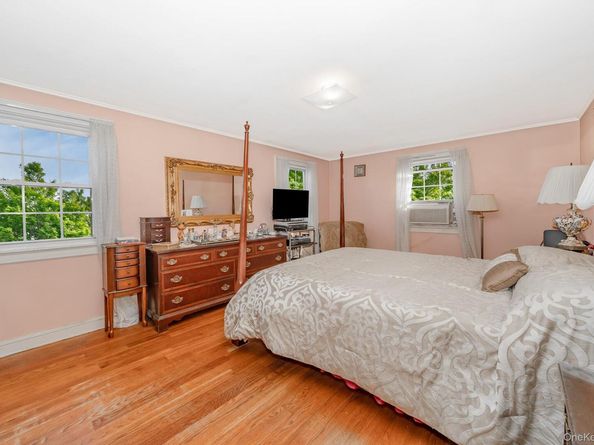 1427 Washington Avenue, Seaford NY 11783