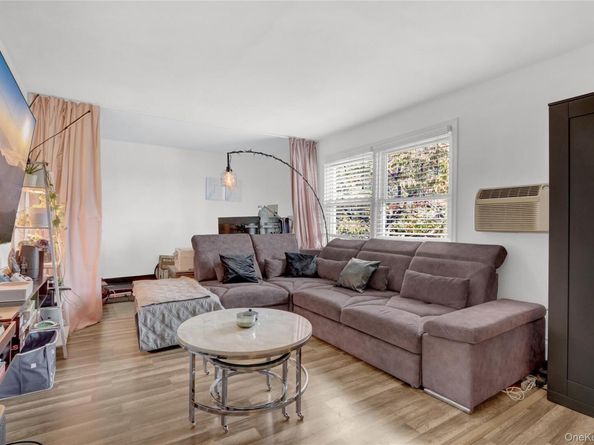 69-14 Little Neck Parkway 126B, Glen Oaks NY 11004