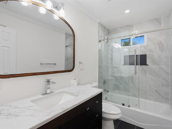 27 E Neck Court, West Babylon NY 11704
