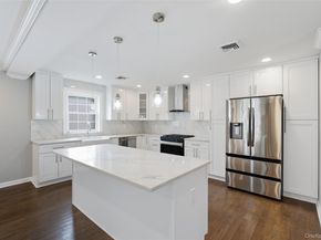 27 E Neck Court, West Babylon NY 11704