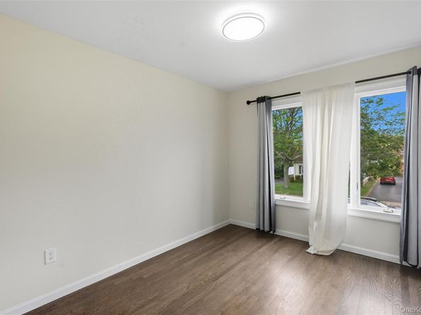 27 E Neck Court, West Babylon NY 11704