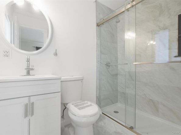 27 E Neck Court, West Babylon NY 11704