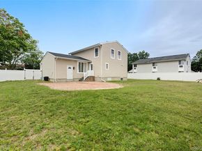 27 E Neck Court, West Babylon NY 11704