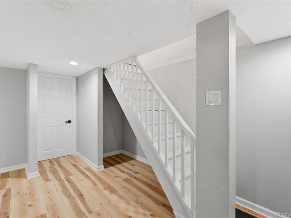 27 E Neck Court, West Babylon NY 11704