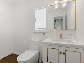 27 E Neck Court, West Babylon NY 11704