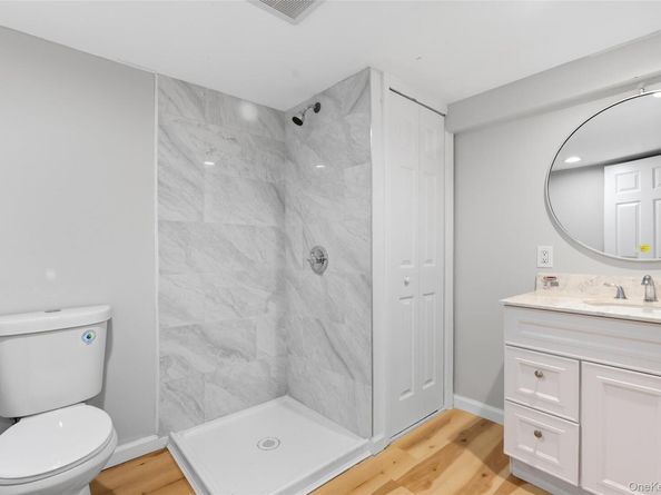 27 E Neck Court, West Babylon NY 11704