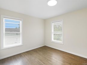 27 E Neck Court, West Babylon NY 11704