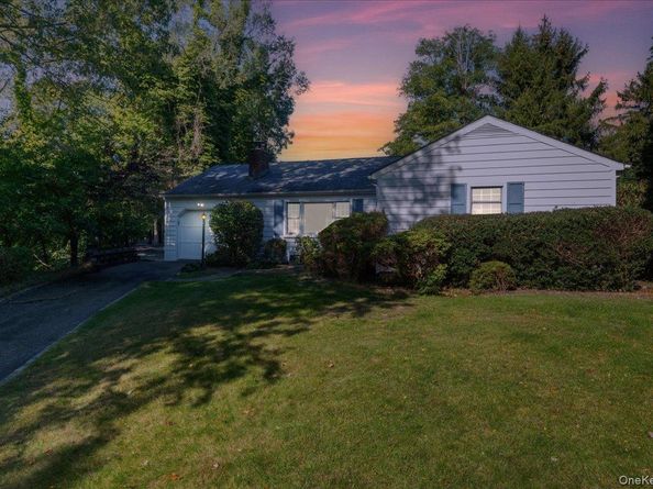 8 Oakway Drive, Stony Brook NY 11790