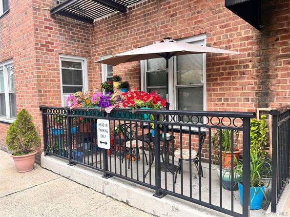 162-01 Powell Cove Boulevard 1M, Beechhurst NY 11357