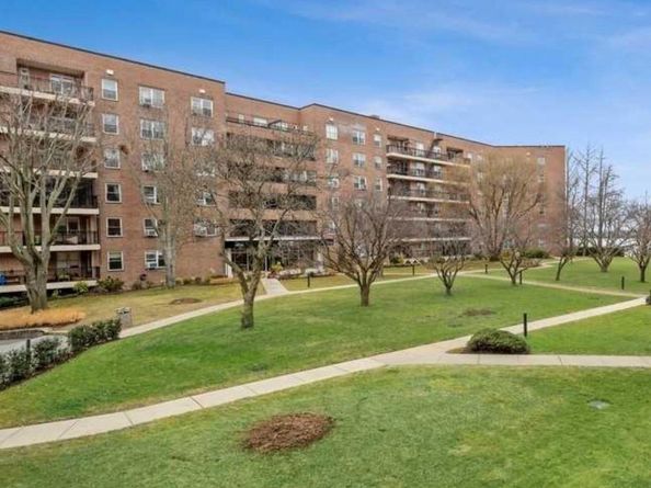 162-01 Powell Cove Boulevard 1M, Beechhurst NY 11357