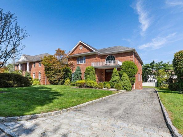 3 D'Alessio Court, Scarsdale NY 10583