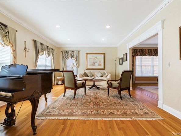 3 D'Alessio Court, Scarsdale NY 10583