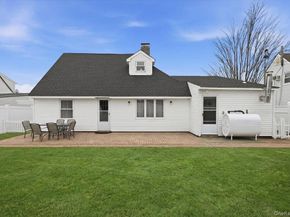 25 Gleaner Lane, Levittown NY 11756