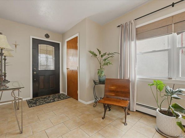 25 Gleaner Lane, Levittown NY 11756