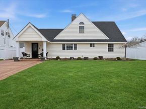 25 Gleaner Lane, Levittown NY 11756