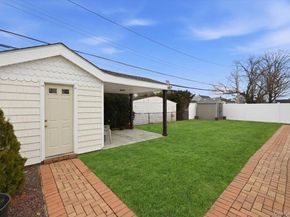 25 Gleaner Lane, Levittown NY 11756