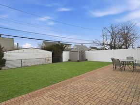 25 Gleaner Lane, Levittown NY 11756