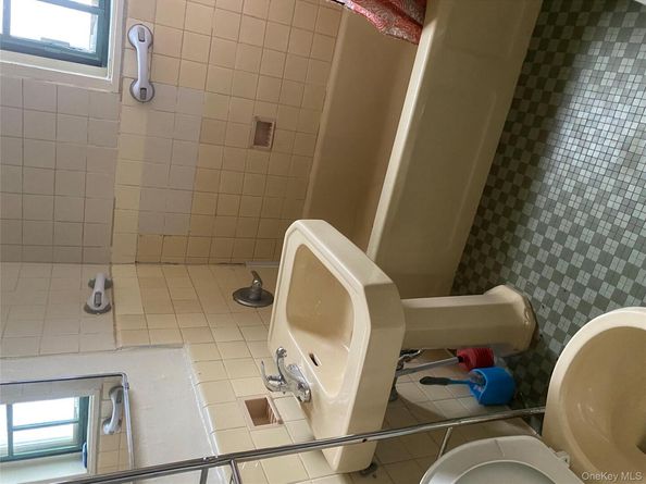 1469 West Avenue 1F, Bronx NY 10462