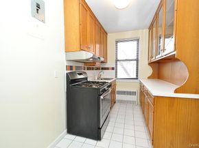 142 Garth Road 5S, Scarsdale NY 10583