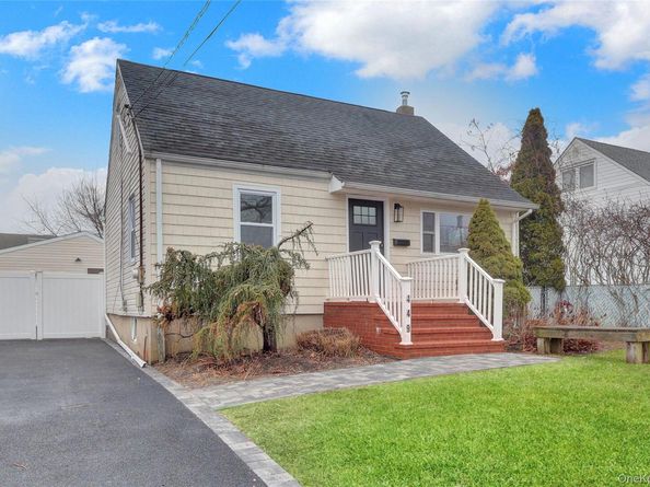 449 N Indiana Avenue, Lindenhurst NY 11757