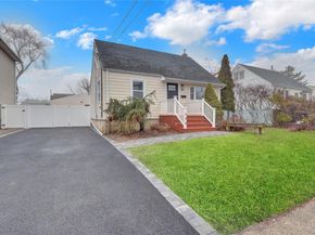 449 N Indiana Avenue, Lindenhurst NY 11757
