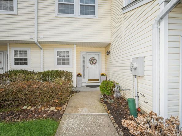 326 Erin Lane, East Setauket NY 11733