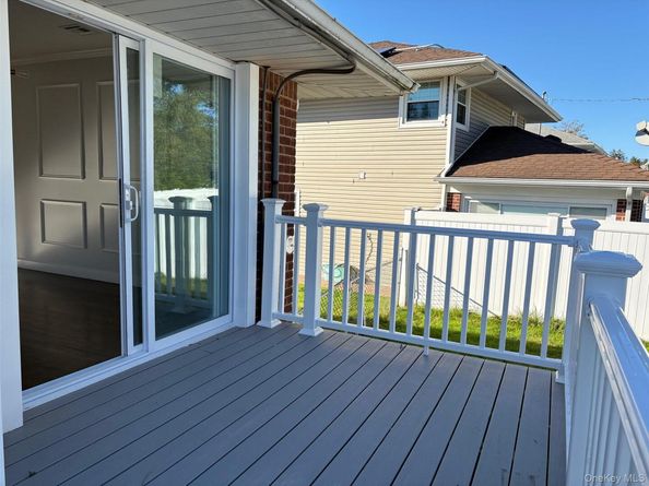 8 Spector Lane, Plainview NY 11803