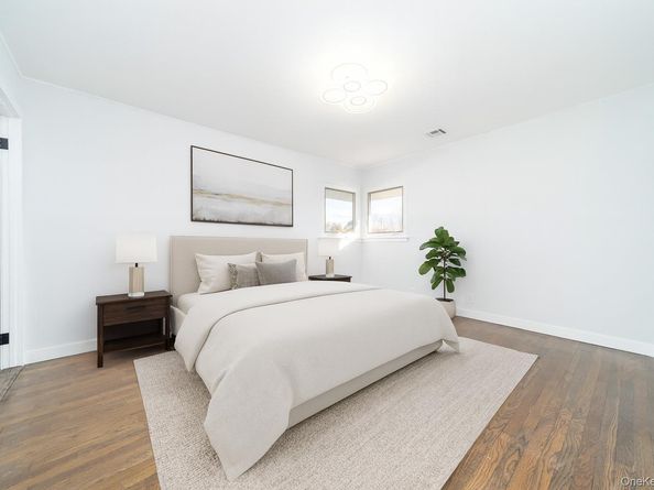 8 Spector Lane, Plainview NY 11803