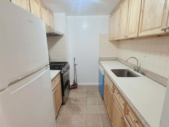 136-16 35TH Avenue 2B, Flushing NY 11354