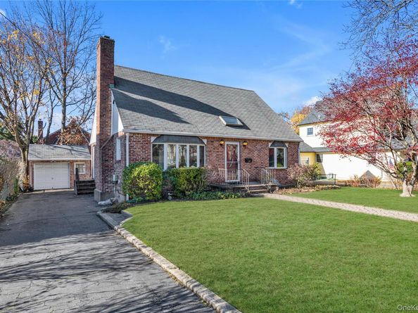 10 Fairfield Avenue, Port Washington NY 11050