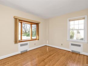 10 Fairfield Avenue, Port Washington NY 11050