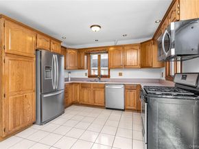 10 Fairfield Avenue, Port Washington NY 11050