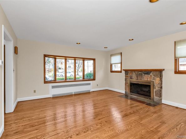 10 Fairfield Avenue, Port Washington NY 11050