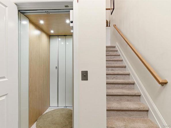 28 Steven Circle, Dix Hills NY 11746