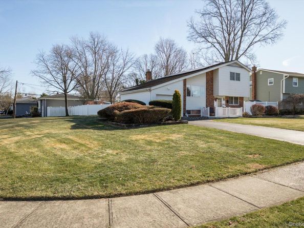 1 Shawnee Lane, Commack NY 11725