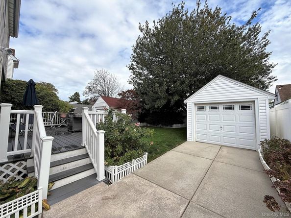 2531 Mount Avenue, Oceanside NY 11572
