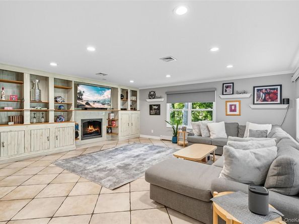 16 Pine Road, Syosset NY 11791