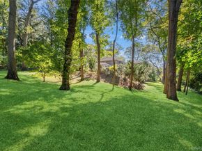 16 Pine Road, Syosset NY 11791