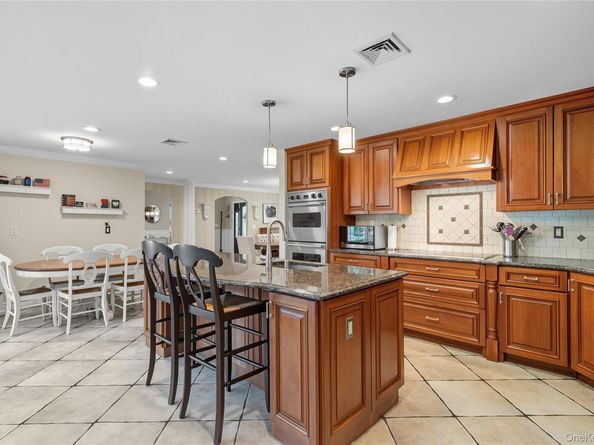 16 Pine Road, Syosset NY 11791