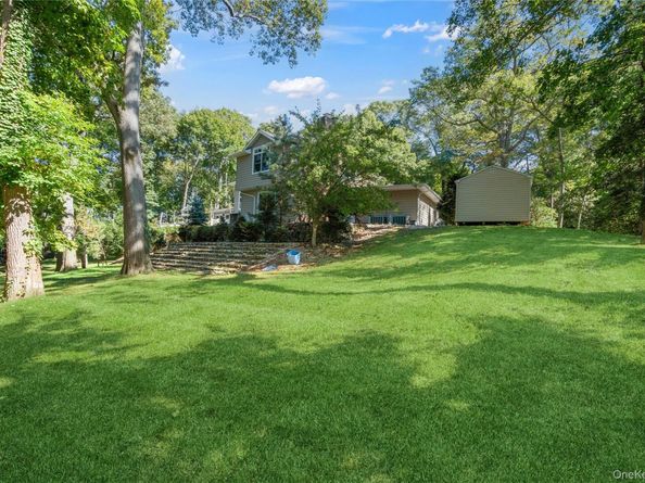 16 Pine Road, Syosset NY 11791