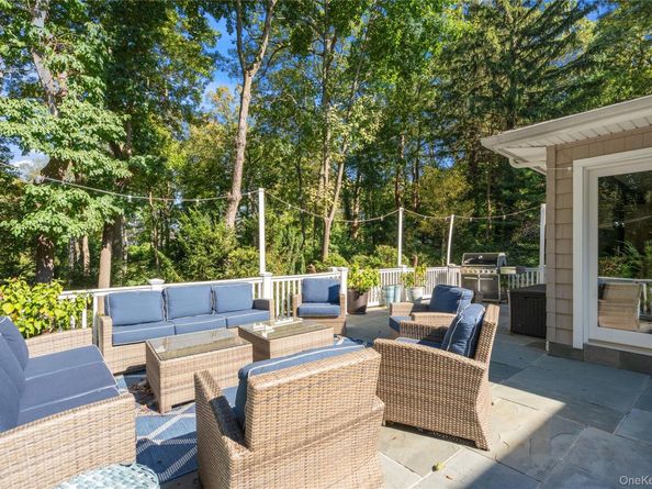 16 Pine Road, Syosset NY 11791
