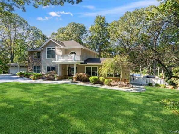 16 Pine Road, Syosset NY 11791