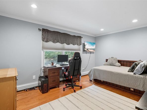 16 Pine Road, Syosset NY 11791