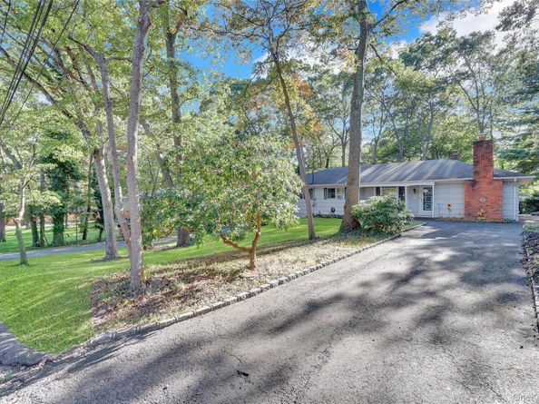 10 Pardam Knoll Drive, Miller Place NY 11764