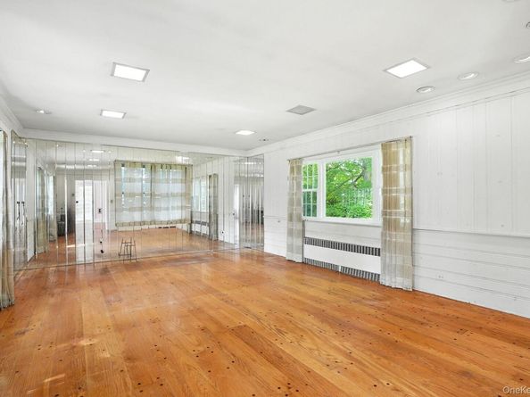 11 Robinhood Road, White Plains NY 10605