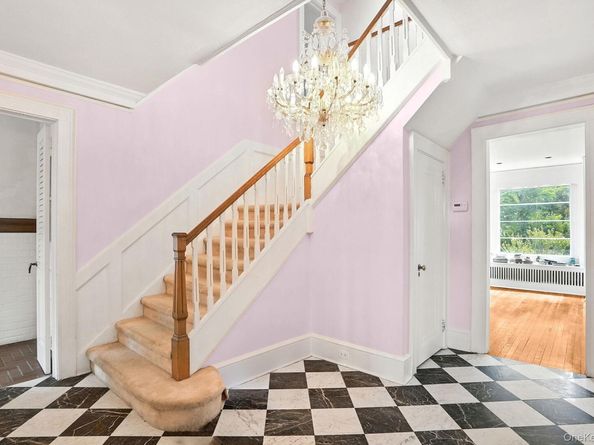 11 Robinhood Road, White Plains NY 10605