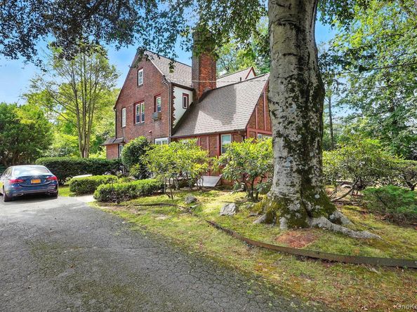 11 Robinhood Road, White Plains NY 10605