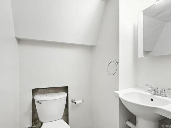 11 Robinhood Road, White Plains NY 10605