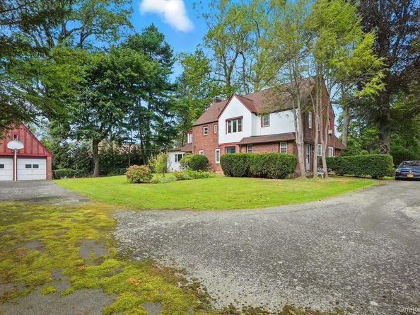 11 Robinhood Road, White Plains NY 10605