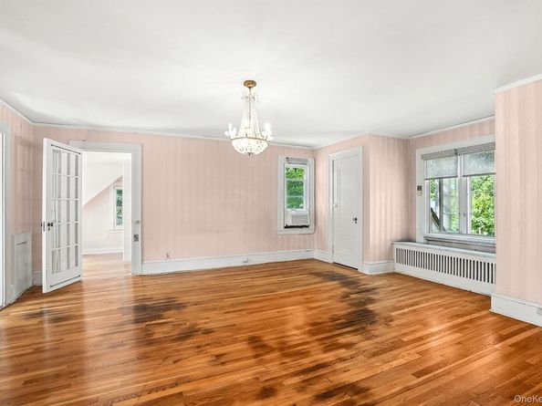 11 Robinhood Road, White Plains NY 10605